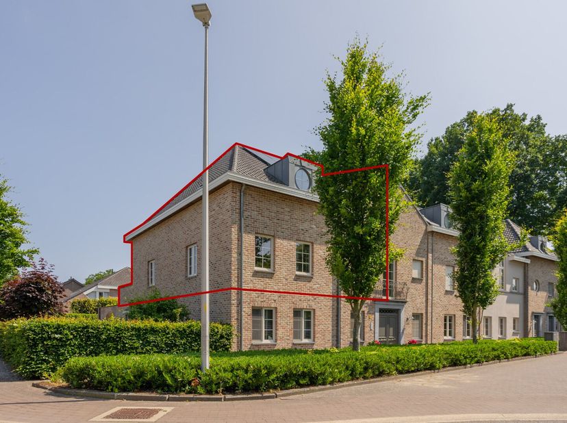 Instapklaar, ruim appartement te koop vlakbij centrum van Hamont!&lt;br /&gt;
Dit ruime en volledig instapklare appartement te Hamont wordt verkocht. Het is