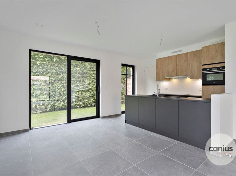 LANDELIJK &amp; ENERGIEZUINIGE HOB MET 3 SLKS &amp; TUIN&lt;br /&gt;
In een rustige en groene omgeving te Kozen, deelgemeente van Nieuwerkerken treffen wij deze ene