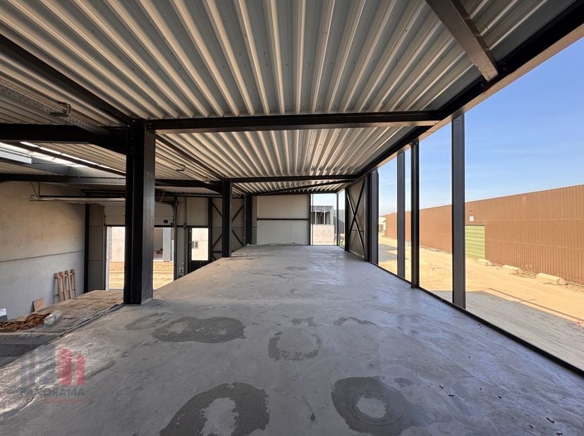 Nieuwbouw KMO-unit met een oppervlakte van +/- 244 m² te koop, de unit maakt deel uit van de gloednieuwe KMO-site &quot;CLARYSSE BUSINESS PARK&quot; en is uitst
