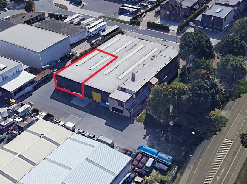 Te huur: ca 330m² magazijnruimte te Verrebroek&lt;br /&gt;
Dit bedrijfspand beschikt over een totale magazijnoppervlakte van 1.320 m², verdeeld in vier afzo