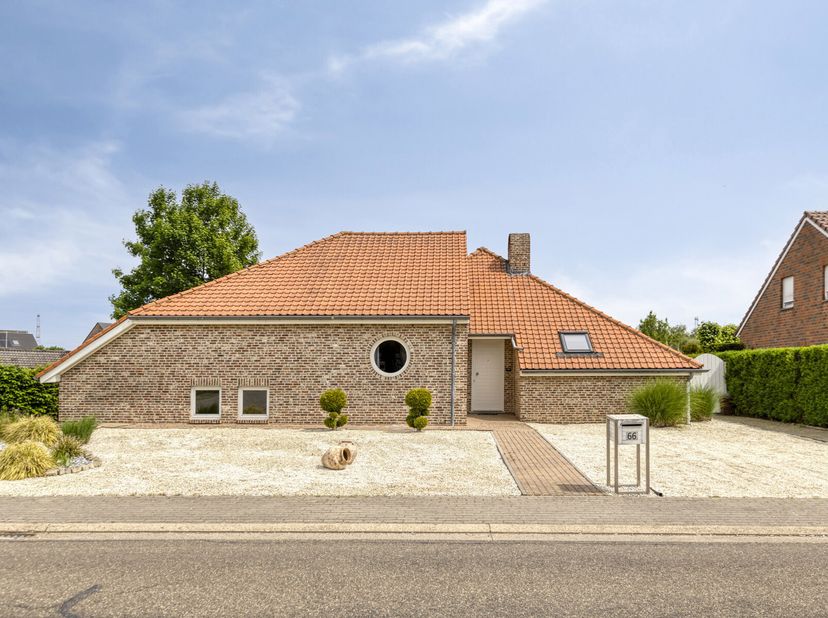 Ruime, vernieuwde woning met zwembad in rustige buurt van Beek (Bree)&lt;br /&gt;
Deze instapklare woning uit 1997 ligt in een rustige, kindvriendelijke str