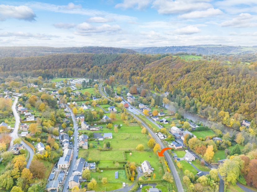 TERRAIN de ± 1550 m²&lt;br /&gt;
--&amp;gt; Orientation : Nord&lt;br /&gt;
--&amp;gt; Largeur façade : ± 17 m&lt;br /&gt;
--&amp;gt; Profondeur : ± 60 m&lt;br /&gt;
--&amp;gt; Relief : légèr