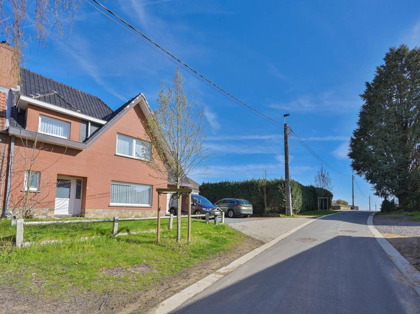 Villa située dans un quartier résidentiel et calme d&#039;Overijse, à proximité des transports en commun, du centre d&#039;Overijse ainsi que de ses facilités.&lt;