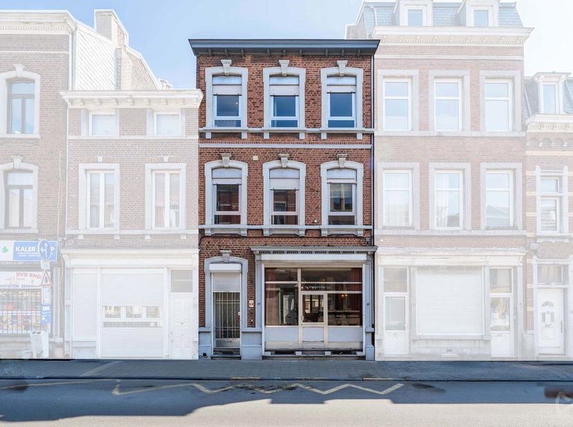 We Invest Liège et Julie vous proposent cette maison de commerce avec duplex&lt;br /&gt;
Située dans un quartier animé et très bien desservi (tram à proximi