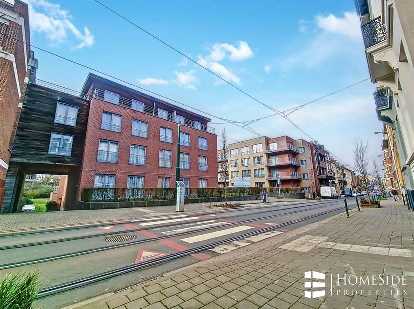 Au sein de la Résidence Paola à Uccle, à proximité des transports, des commerces et des grands axes. &lt;br /&gt;
Bel appartement de service en très bon éta