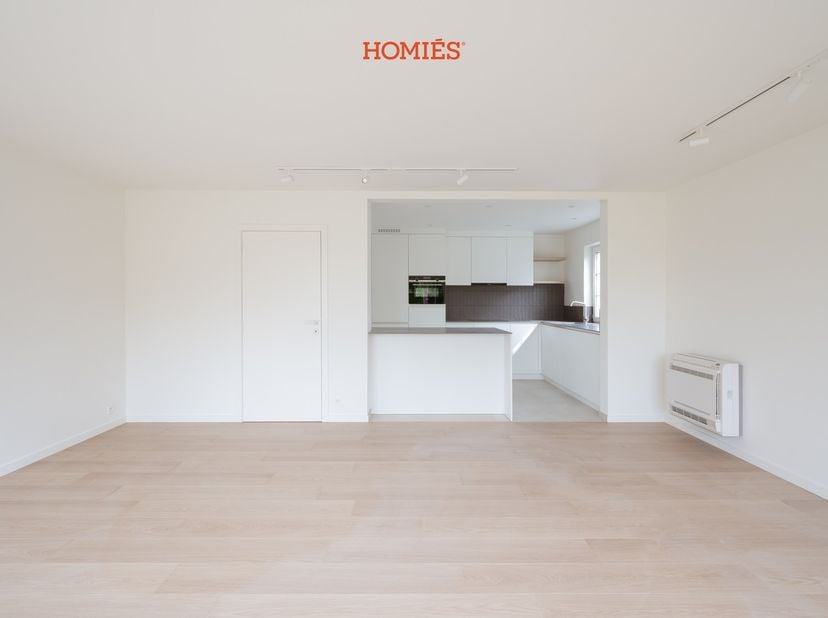 Dit recent gerenoveerde appartement (2025) op Egenhovenweg 36 in Heverlee biedt een perfecte combinatie van energiezuinig wonen, comfort en een strate