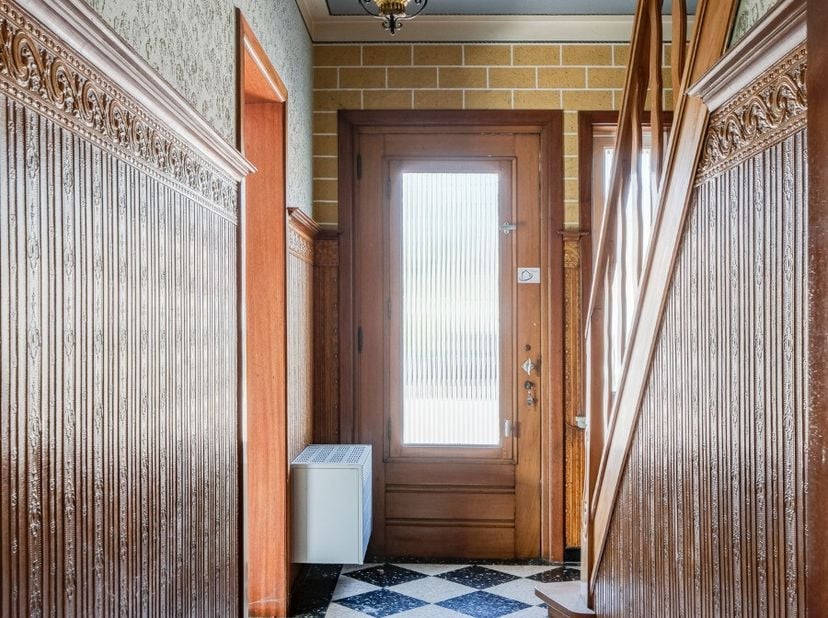 Te renoveren gezinswoning met 3 (mogelijk 4 slaapkamers) en vlotte bereikbaarheid te Ramsel (Herselt).Deze woning ligt op een perceel van 12are en hee