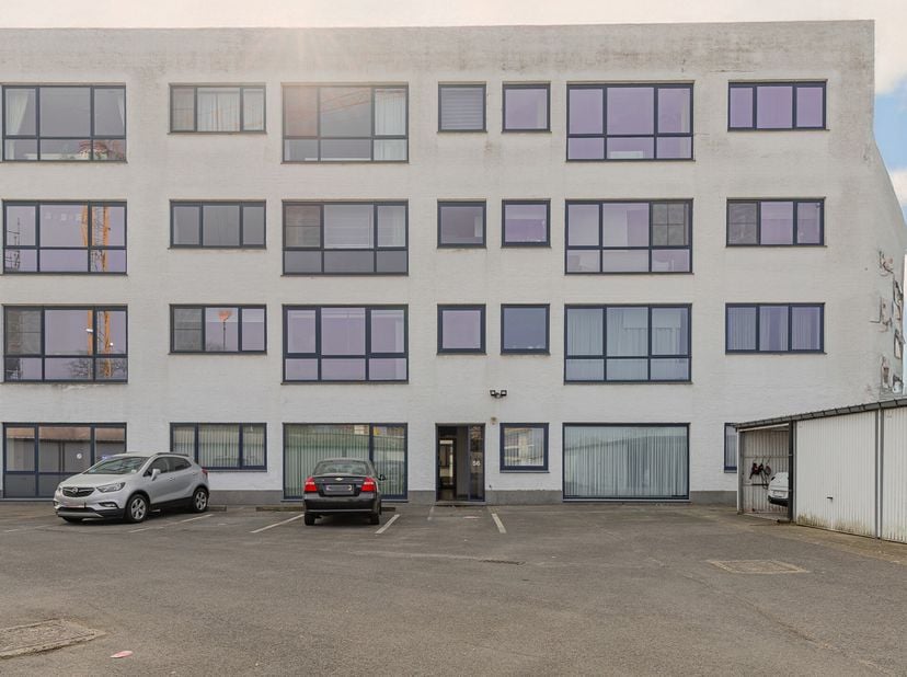 WETTEREN - Dit instapklaar appartement is uitstekend gelegen, op een boogscheut van het station, met alle voorzieningen zoals supermarkten, scholen, w