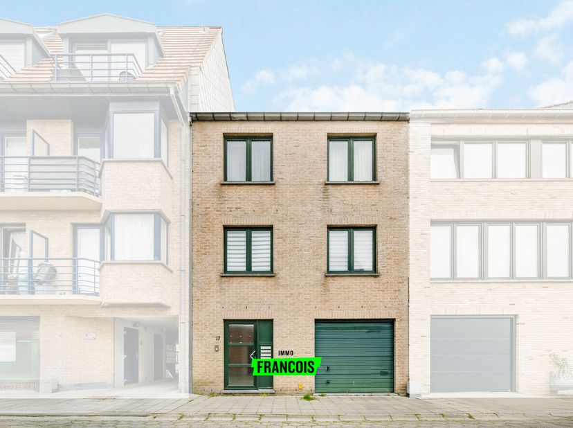 Dit opbrengsteigendom is gelegen op een gunstige locatie in Bredene. Alle nodige voorzieningen bevinden zich op wandelafstand: winkels, scholen, het c