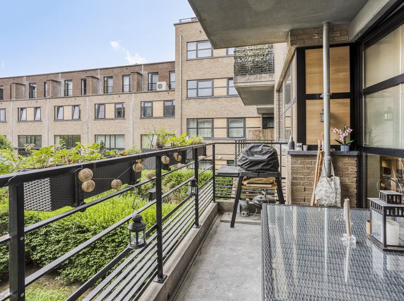Lichtrijk appartement op de 1ste verdieping van het appartementsgebouw &#039;Village Jette&#039;. Dit ruime appartement beschikt over twee comfortabele slaapkam