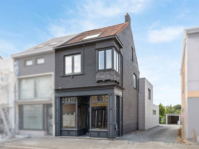 Dit betreft een unieke woning in loftsijl met 3 slaapkamers en een dubbele garage in het hartje van De Klinge. &lt;br /&gt;
De woning onderging een totaalre