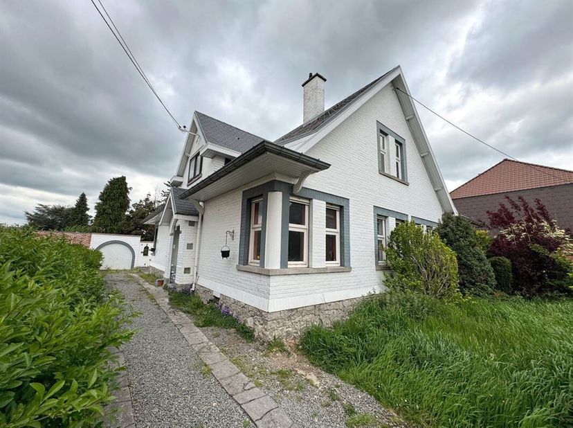 SOUS OPTION - PLUS DE VISITE - Prix: Offre à partir de 300.000 euros, frais d&#039;agence non inclus et à charge de l&#039;acquéreur.&lt;br /&gt;
Très belle maison 4