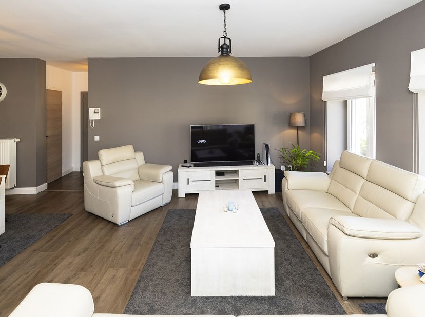 Centraal gelegen duplex appartement met parkeerplaats.&lt;br /&gt;
&lt;br /&gt;
Dit groot duplex appartement, gelegen in het dorp van Wachtebeke, was het vroegere