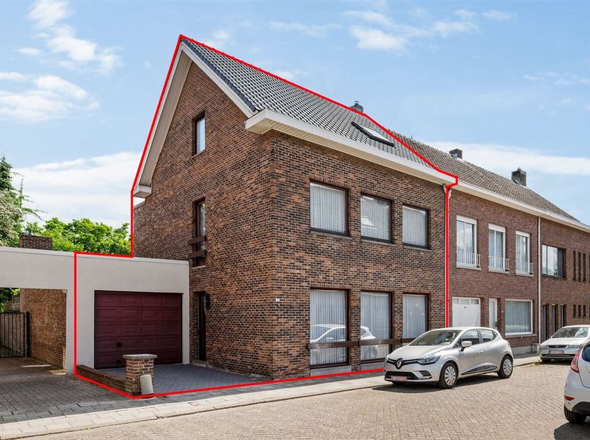 Mooi onderhouden gezinswoning met 4 slaapkamers, garage en tuin te Turnhout&lt;br /&gt;
Op zoek naar een ruime en goed onderhouden woning in een rustige woo