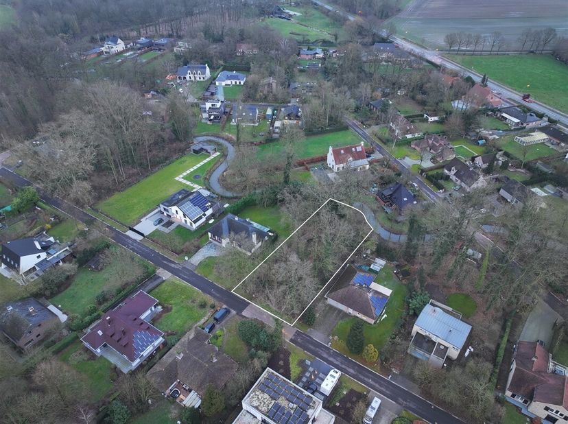 Deze bouwgrond voor een woning open bebouwing heeft een oppervlakte van 1406m² en is gelegen op een toplocatie in de rustige residentiële woonwijk &quot;Ho