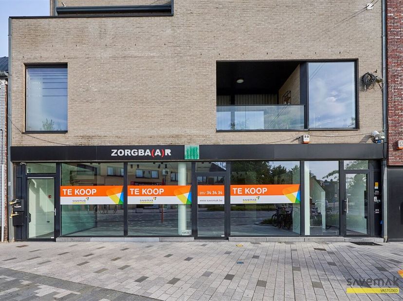 Situation très centrale sur la petite ceinture de Lommel Centre !&lt;br /&gt;
Un total de 281m² (entièrement fini) !&lt;br /&gt;
Comme il y a deux portes d&#039;entrée