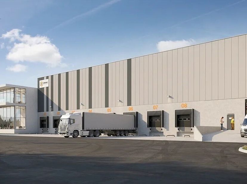 4923m² nieuw te bouwen verwarmd magazijn met 715m² mezzanine en 356m² kantoren&lt;br /&gt;
Ligging: vlakbij R4 en containerterminal van Port of Ghent; busha