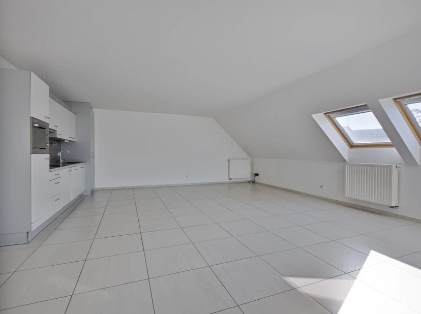 RUIM 1 SLPK APPARTEMENT (81M²) MET PRACHTIG TERRAS IN HASSELT INCLUSIEF ONDERGRONDSE PARKEERPLAATS&lt;br /&gt;
Zalig wonen in het bruisende centrum van Hass