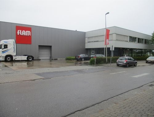                                         Bâtiment commercial à louer à Sint-Truiden, € 1.220
