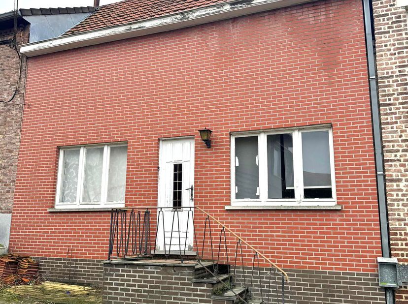 Op zoek naar een renovatiekans? Dit woonhuis op 1a47ca biedt tal van mogelijkheden om uw droomwoning te creëren.&lt;br /&gt;
&lt;br /&gt;
Rustig gelgeven nabij To