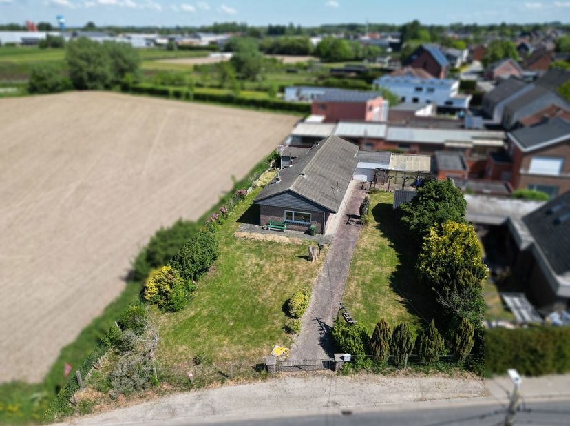 Vrijstaande woning in een landelijke omgeving!&lt;br /&gt;
Bent u op zoek naar een woning waar rust, ruimte en uitzicht hand in hand gaan met een vlotte ber