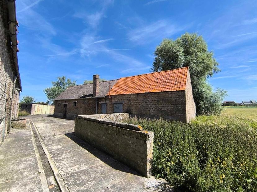 Voormalige hoeve met vergunde woonfunctie!&lt;br /&gt;
Diksmuide - Kaaskerkestraat  N35 - perceel 3430m²&lt;br /&gt;
Gunstig gelegen te renoveren/slopen hoeve met