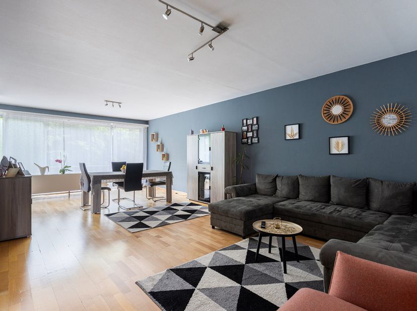 Bent u op zoek naar een ruim appartement (89m²) met 2 volwaardige slaapkamers en 2 terrassen met uitzicht op groen? Dan stellen wij graag dit appartem
