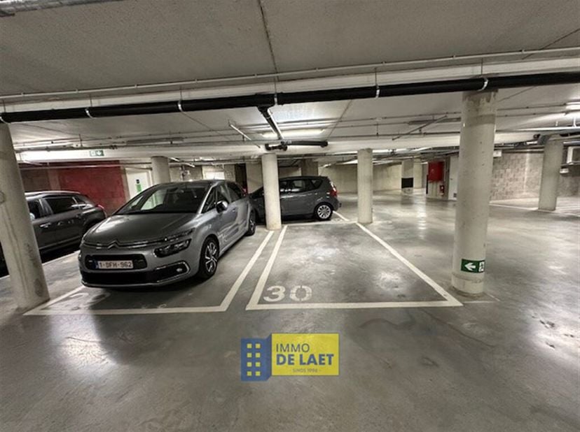 Ondergrondse autostaanplaats gelegen in de Residentie De Groene Poort