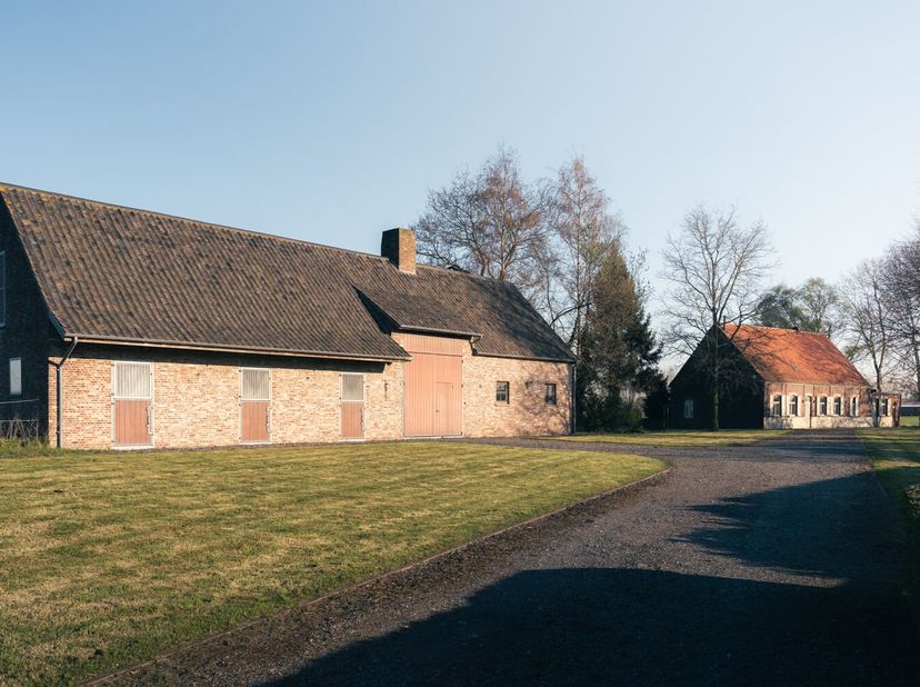 U bent van harte welkom op de kijkdag van 10 mei (enkel op afspraak).&lt;br /&gt;
Te midden van de rustgevende velden van Nevele vind je deze karaktervolle