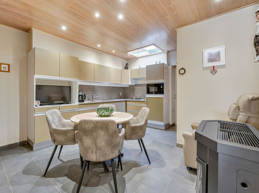 Knusse woning met 2 slaapkamers en staanplaats te koop in Menen!&lt;br /&gt;
Op zoek naar een gezellige en betaalbare woning zonder renovatieverplichting? D