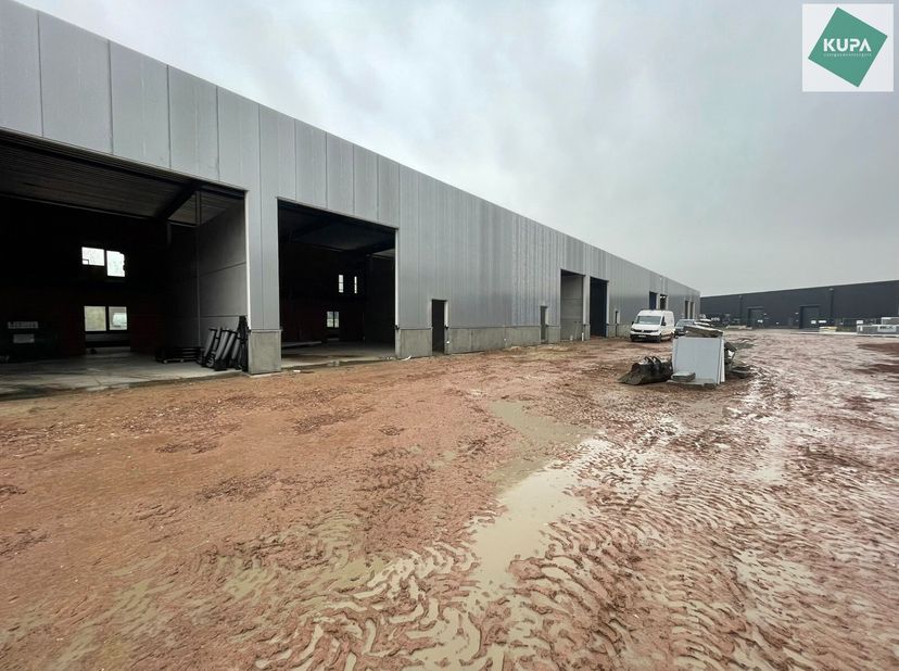 Langs de Pathoekeweg in Brugge verrijst binnenkort het KMO Park PORTIS, dit op de voormalige Philipssite. Met 49 afgewerkte KMO-Units, variërend van 1