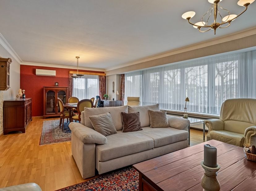 Welkom op het Kolonel Dusartplein in Hasselt!&lt;br /&gt;
&lt;br /&gt;
Ben je op zoek naar een ruim, energiezuinig appartement op een toplocatie in Hasselt? Dan h
