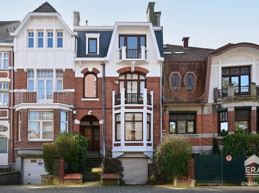 [[ DIT PAND NEEMT DEEL AAN DE ERA OPEN HUIZEN DAG OP 15/3 VAN 13:00 TOT 14:00 ]] SCHAERBEEK - Dicht bij Parc Josaphat: Prachtig Charmant Twee-Gevelhui