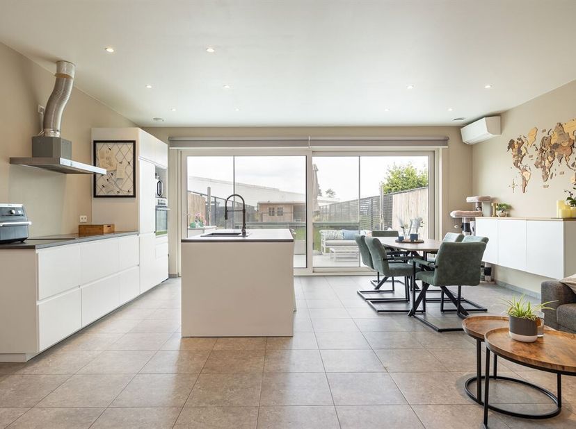 Instapklare BEN-woning met een Zuidgerichte tuin en ruim terras&lt;br /&gt;
Deze volledig instapklare en energiezuinige, rustig gelegen aan de rand van Sint