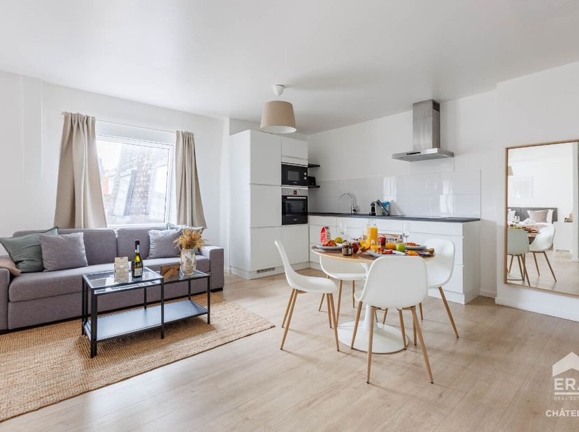 Studio meublé de 50m² à louer à Bruxelles. Bruxelles : Studio meublé à louer, situé dans le quartier des institutions européennes. Situé au cur du qua
