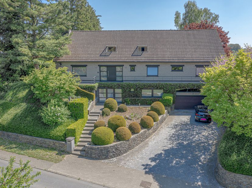 Prachtige villa op royaal perceel (23a 45ca) te Dilbeek - met ruimte voor vrij beroep&lt;br /&gt;
Op een uitzonderlijk perceel van maar liefst 23a 45ca, in