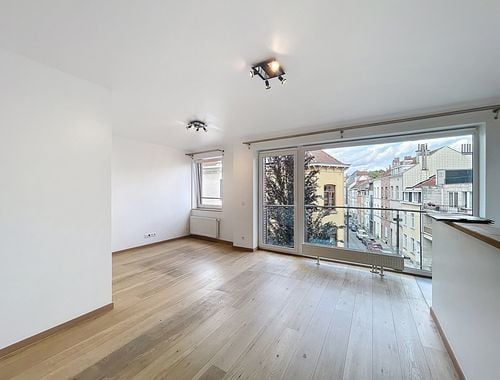                                         Appartement à louer à Etterbeek, € 1.350
