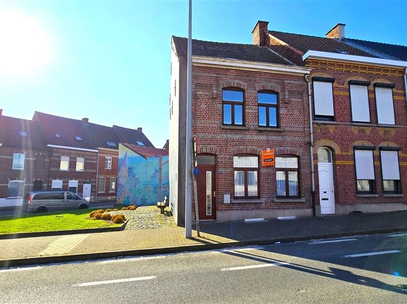 Welkom in deze charmante woning in het hart van Ronse, koningin van de Vlaamse Ardennen.&lt;br /&gt;
5 TROEVEN: &lt;br /&gt;
1. GEEN RENOVATIEPLICHT, &lt;br /&gt;
2. As