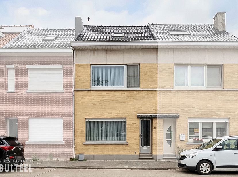 Deze goed onderhouden woning is gelegen op een boogscheut van het centrum en is ideaal voor wie graag leeft in de stad maar ook wil genieten van wat a