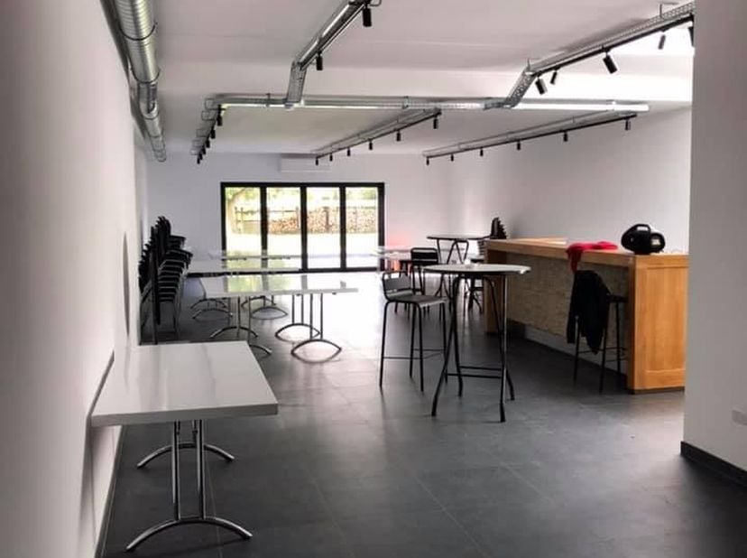 Bien professionnel à vendre
                    à 9320 Erembodegem
