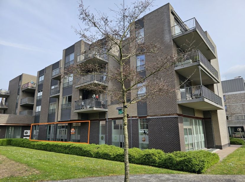 Het pand wordt op dit moment ingedeeld in 5 ruimtes, een aparte keuken, 2 toiletten. De 2 toiletten zijn overigens rolstoeltoegankelijk. &lt;br /&gt;
&lt;br /&gt;