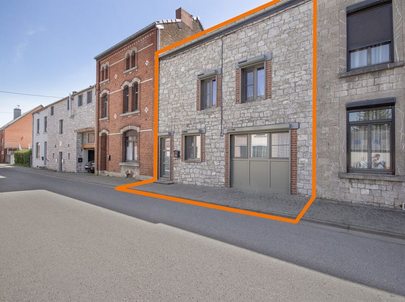 Votre agence de Mariembourg vous présente à proximité du centre de Mariembourg, bien située à proximité des commerces, école et gare, une maison en pi