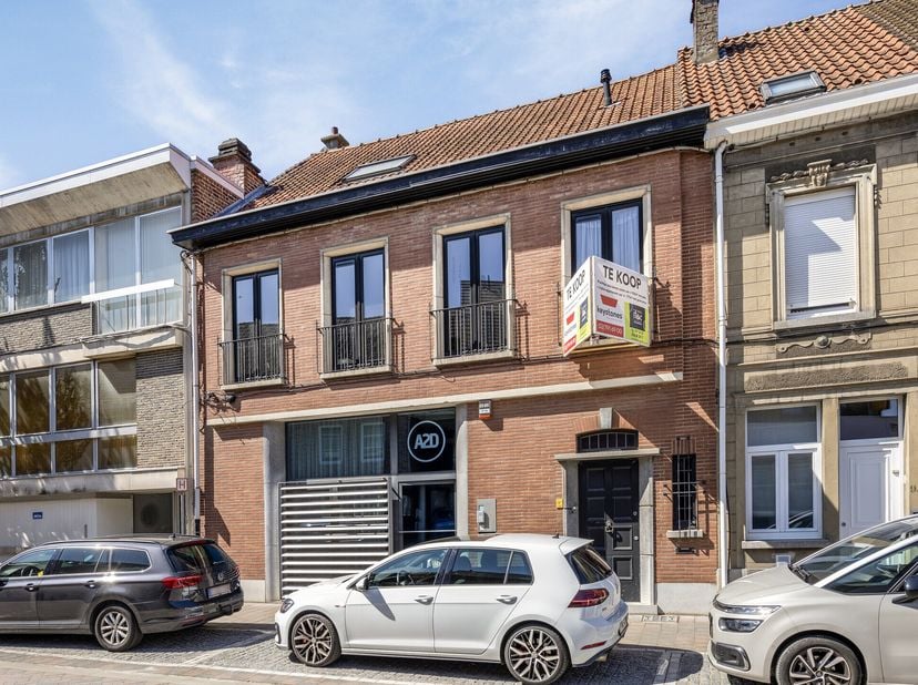 Adresse: Paardenmarktstraat 11, 3080 Tervuren&lt;br /&gt;
Espace de bureau (525 m²) avec triplex (176 m²) à vendre dans le centre de Tervuren.&lt;br /&gt;
Les bur