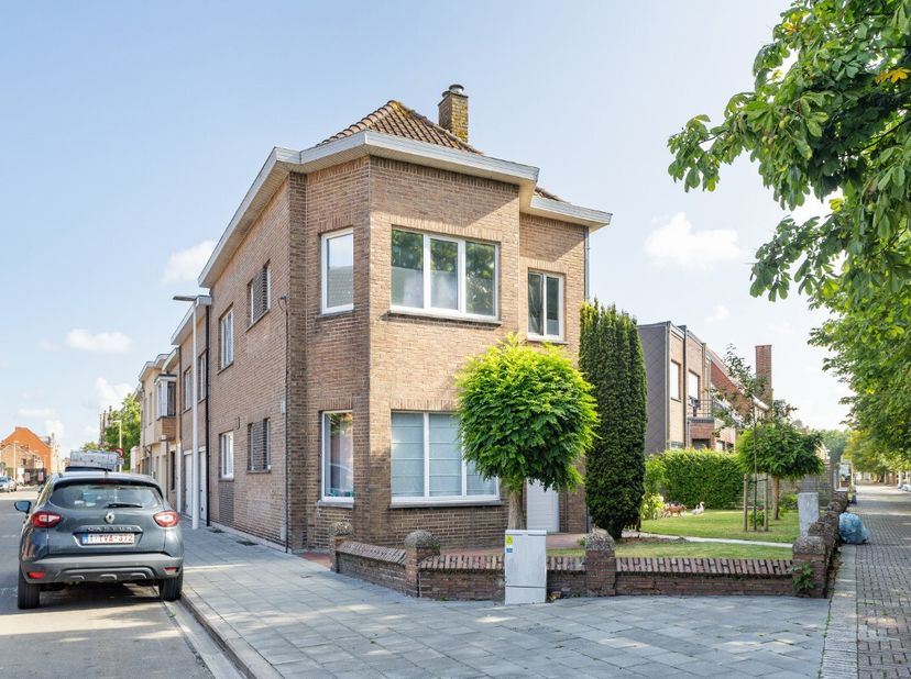 Te koop  Ruim 1-slaapkamerappartement in hartje Nieuwpoort-Stad(onder voorbehoud van het opmaken van een basisakte) Gelegen in het centrum van Nieuwpo