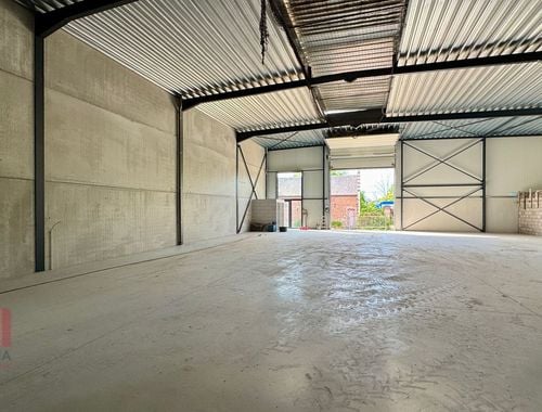                                         Bâtiment d’entreprise à louer à Asse, € 3.320
