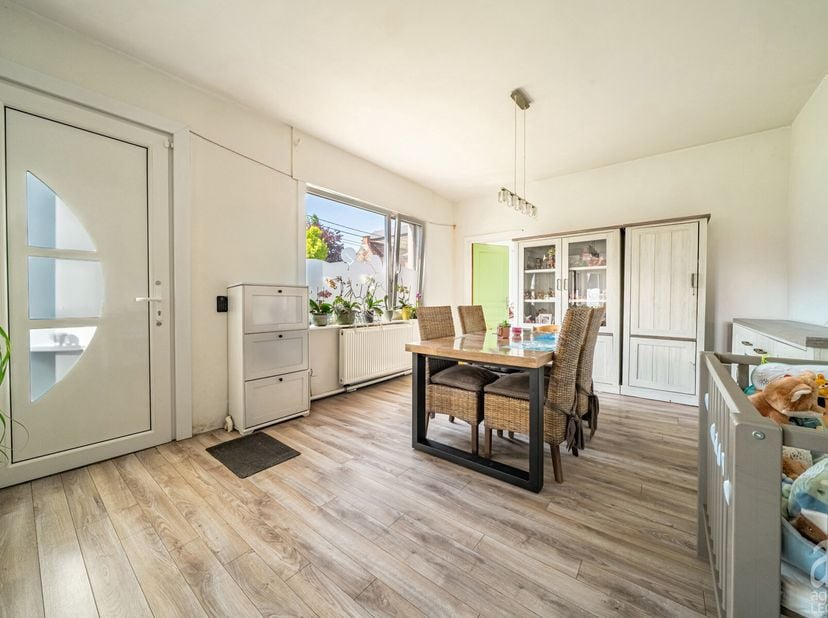 Idéalement située au cur du charmant village dHavinnes, lAgence Leclercq vous propose cette agréable maison familiale.&lt;br /&gt;
Ce bien se compose comme
