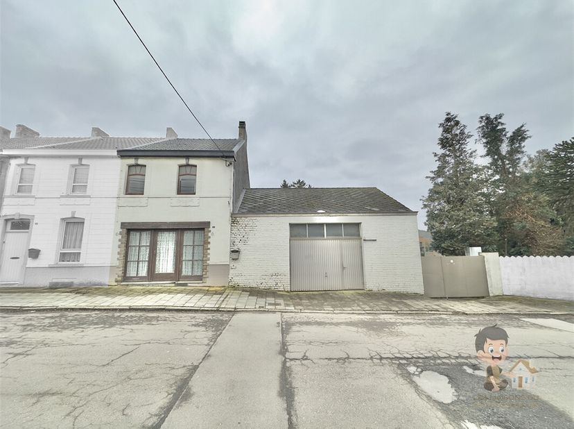 SPACIEUSE MAISON 4 CHAMBRES + GRAND JARDIN &amp; GARAGES  À SAISIR !&lt;br /&gt;
302m² habitables sur un terrain de 1 650m² avec de nombreuses possibilités damé