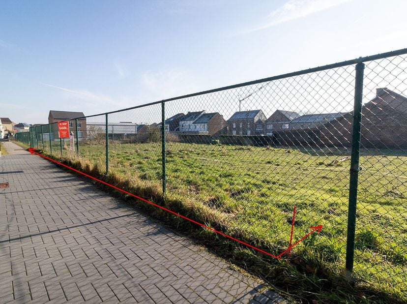 PERCEEL BOUWGROND &lt;br /&gt;
 &lt;br /&gt;
Ruime hoeve met potentieel voor extra bebouwing. &lt;br /&gt;
 &lt;br /&gt;
Deze hoeve is gelegen te Hoepertingen met een vlotte
