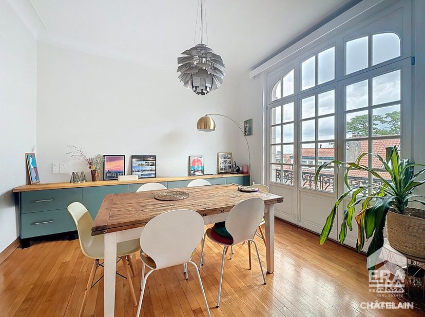 Forest: Appartement à louer, situé à l&#039;Altitude 100.Situé au cur de la commune de Forest, proche du Parc Duden, cet appartement 3 chambres de 135 m² v