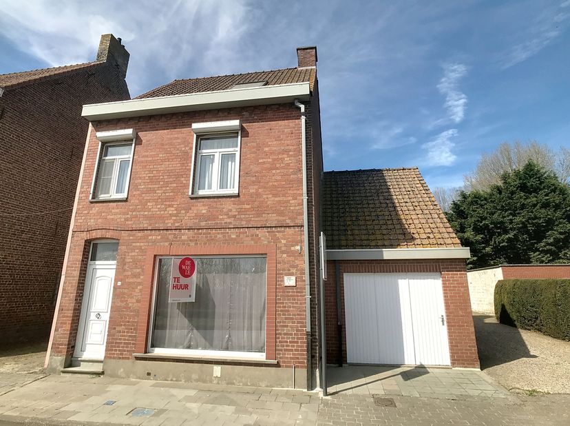 Cette maison située dans la paisible ville de Nieuwkerke, près de la frontière française, bénéficie d&#039;une vue magnifique. À Nieuwkerke même, toutes le